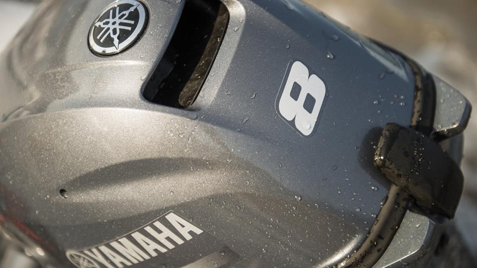 YAMAHA F8